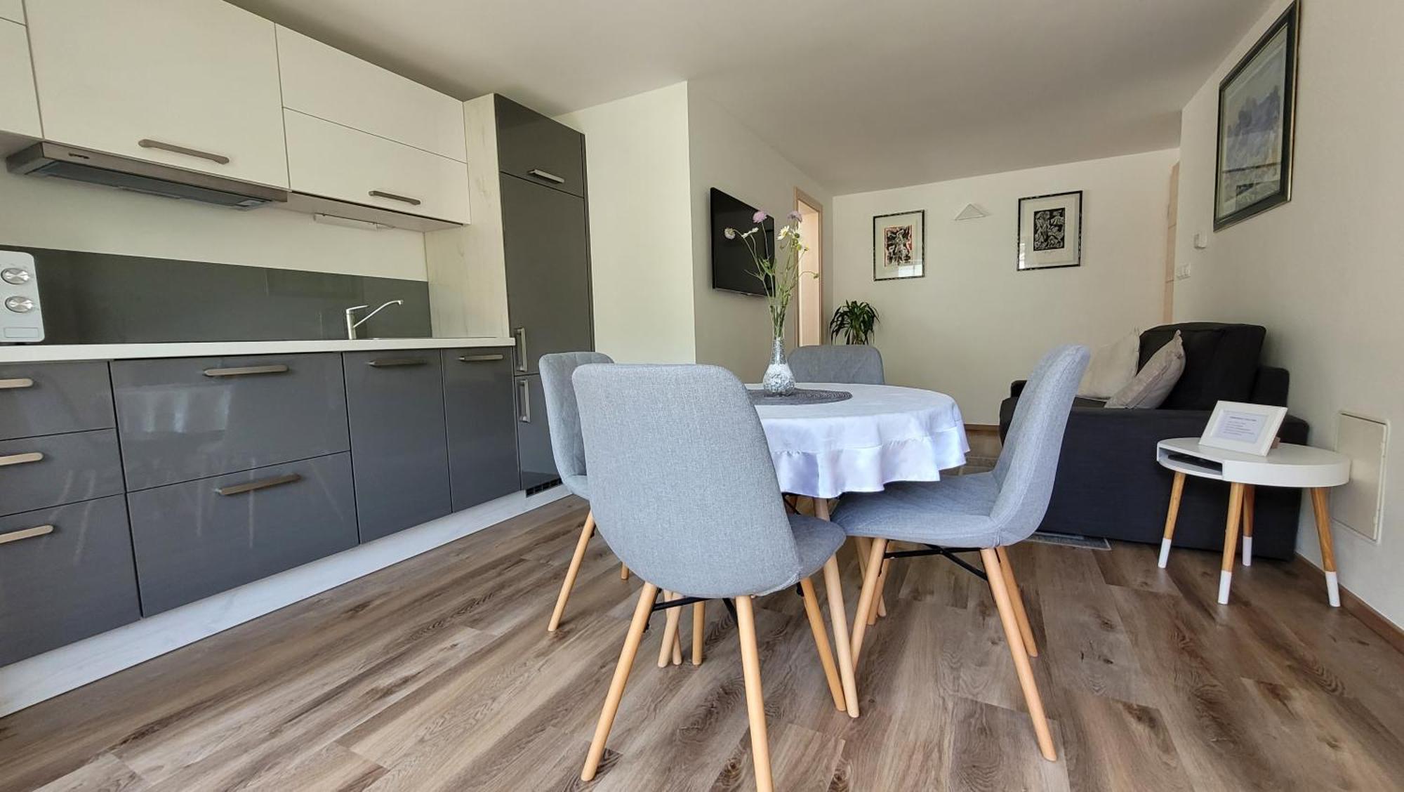 לוצ'ה Apartma Julija מראה חיצוני תמונה